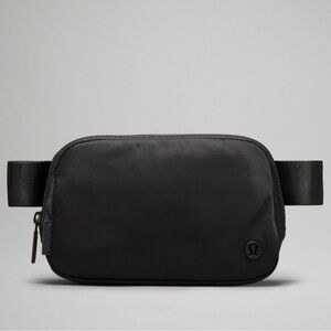 Lululemon 1 L Everywhere Belt Bag in Black